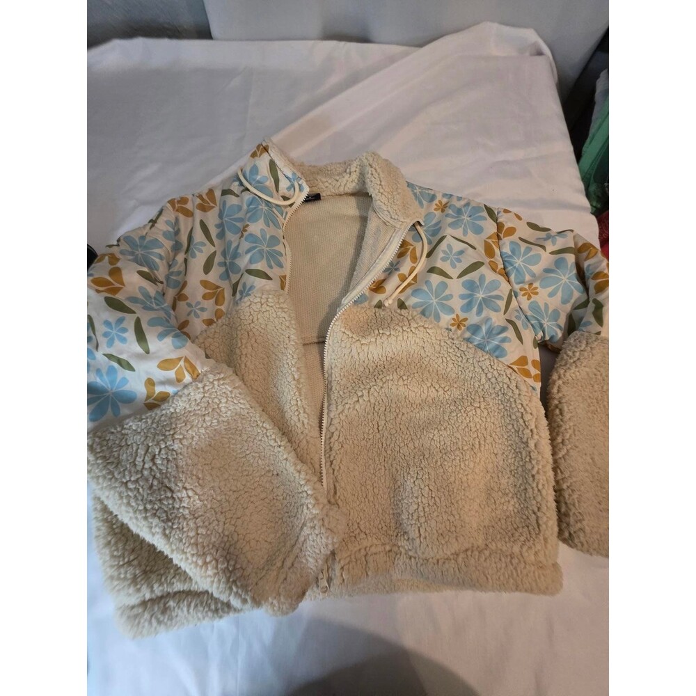 Pacsun Women's Floral Patterned Sherpa Jacket - Picture 3 of 5